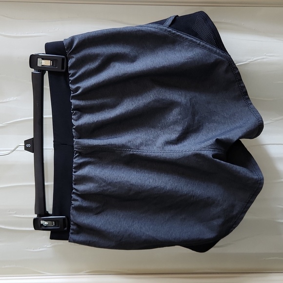 Under Armour Heat Gear Loose Running Shorts - Picture 3 of 6